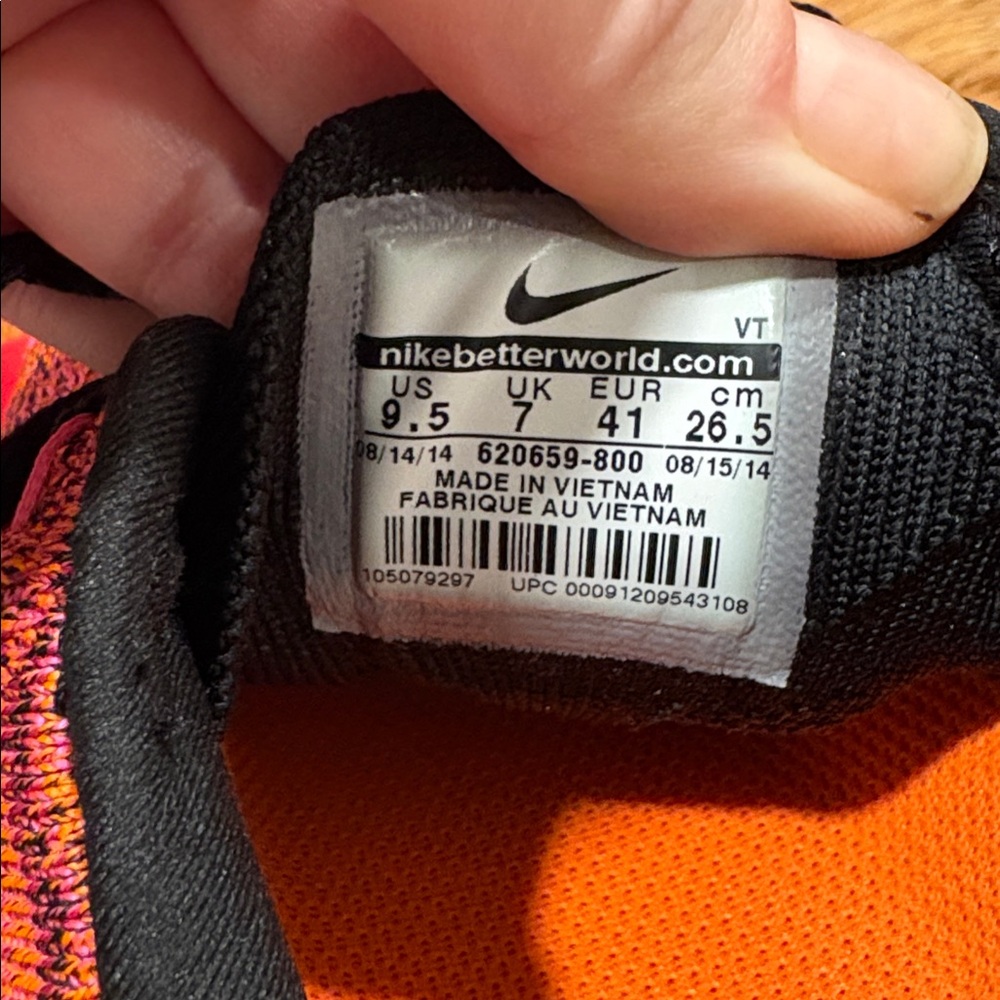 Woman’s Nike Wmns Flyknit Air Max - Picture 9 of 12